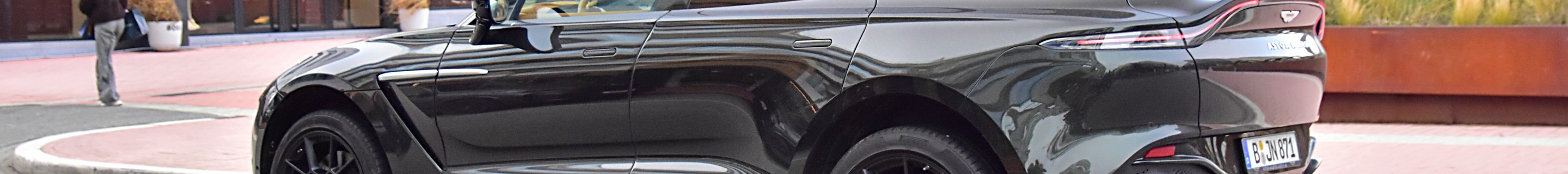 Aston Martin DBX