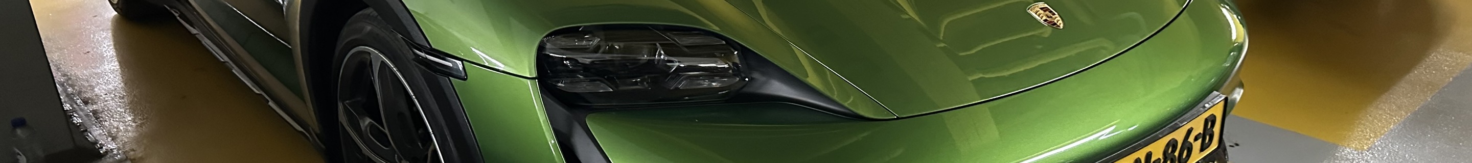 Porsche Taycan Turbo S Cross Turismo