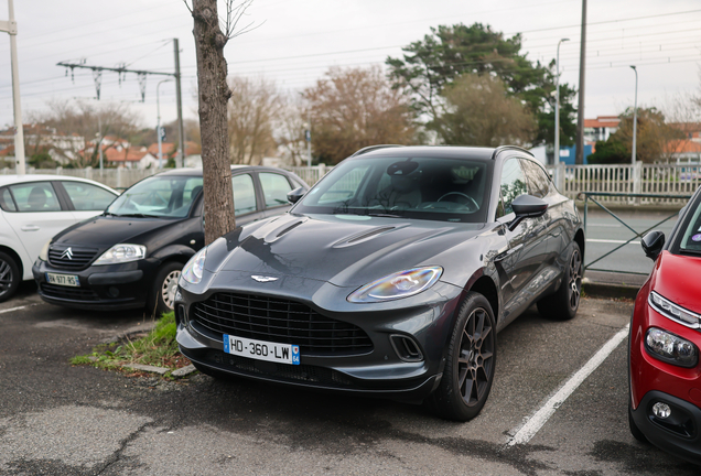 Aston Martin DBX