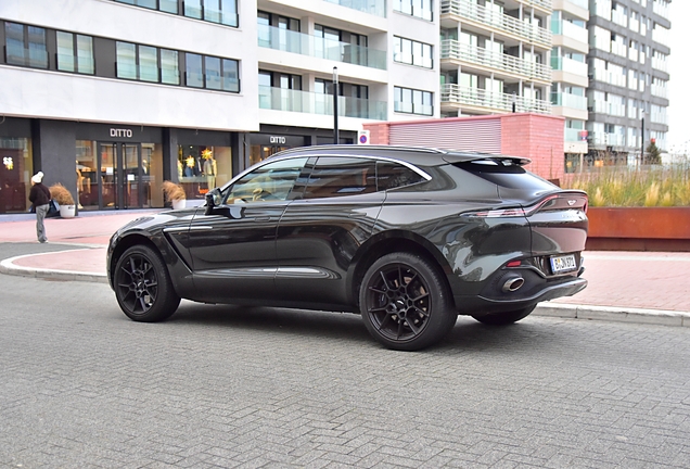 Aston Martin DBX