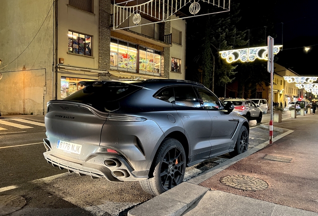 Aston Martin DBX S