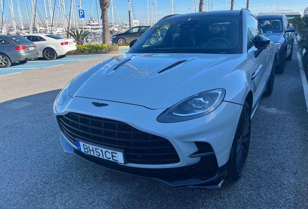 Aston Martin DBX707