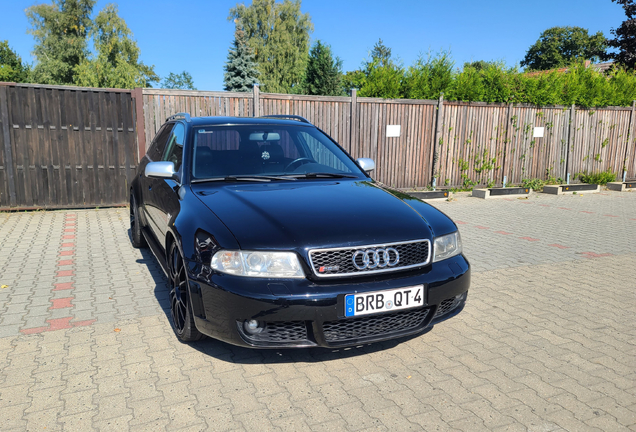 Audi RS4 Avant B5