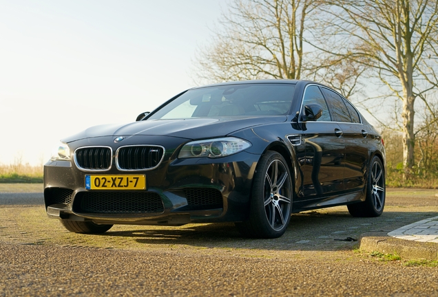 BMW M5 F10 2011