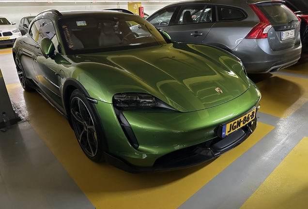 Porsche Taycan Turbo S Cross Turismo