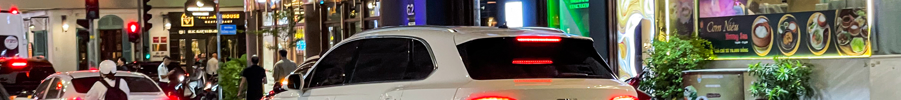 Bentley Bentayga Azure EWB