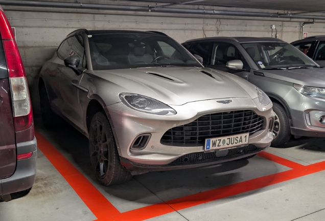 Aston Martin DBX