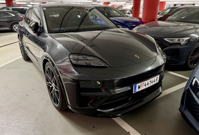 Porsche Macan EV Turbo