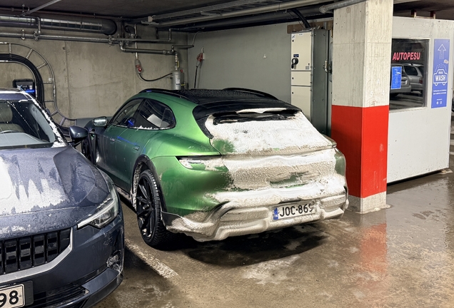 Porsche Taycan Turbo S Cross Turismo