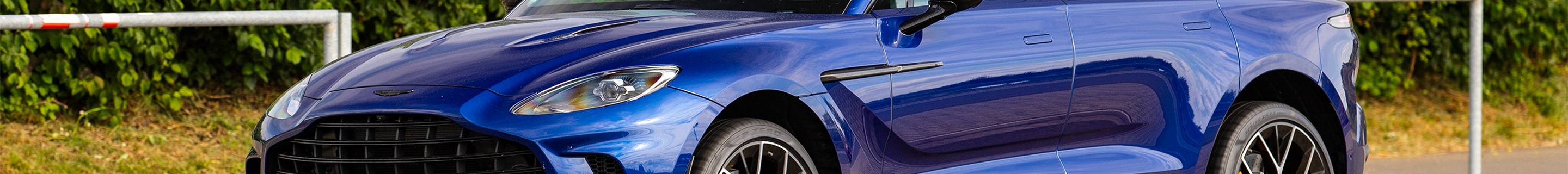Aston Martin DBX707