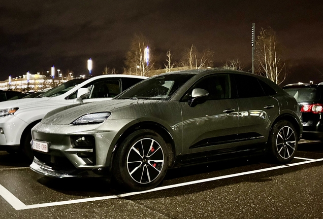 Porsche Macan EV Turbo