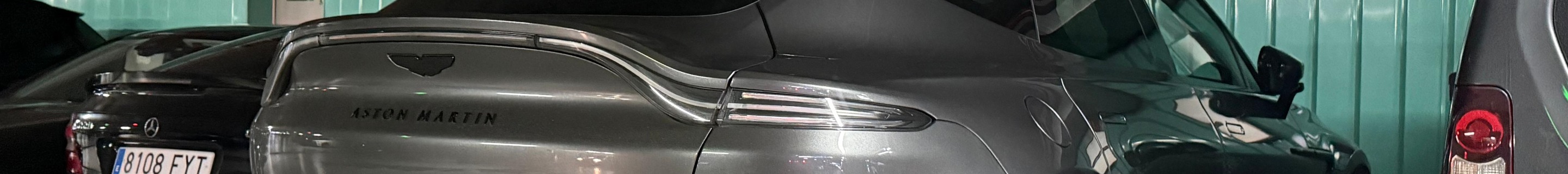 Aston Martin DBX707