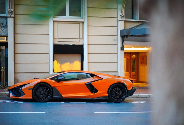 Lamborghini Revuelto