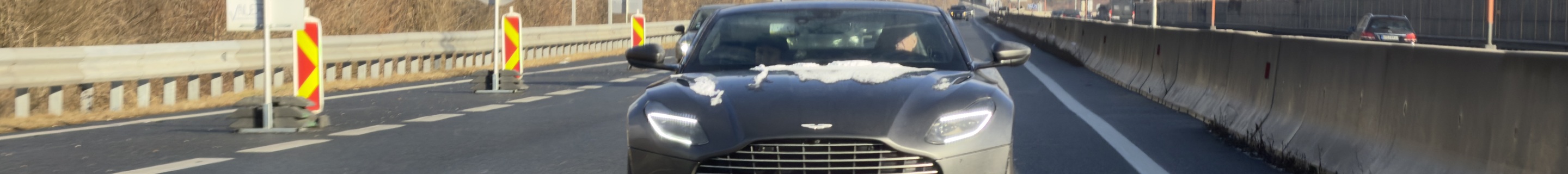 Aston Martin DB11 V8