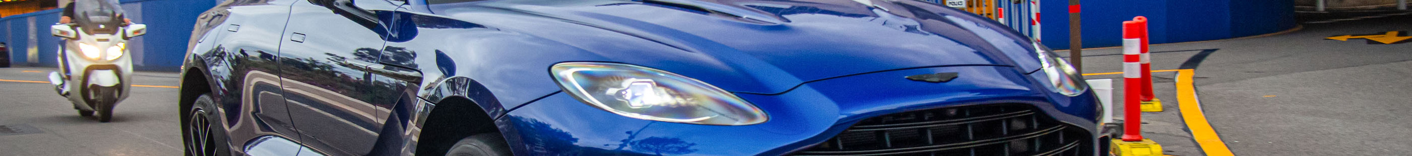 Aston Martin DBX707