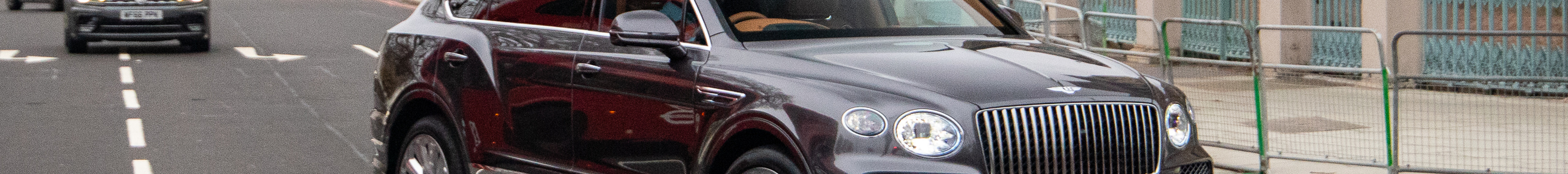 Bentley Bentayga Azure EWB 2024