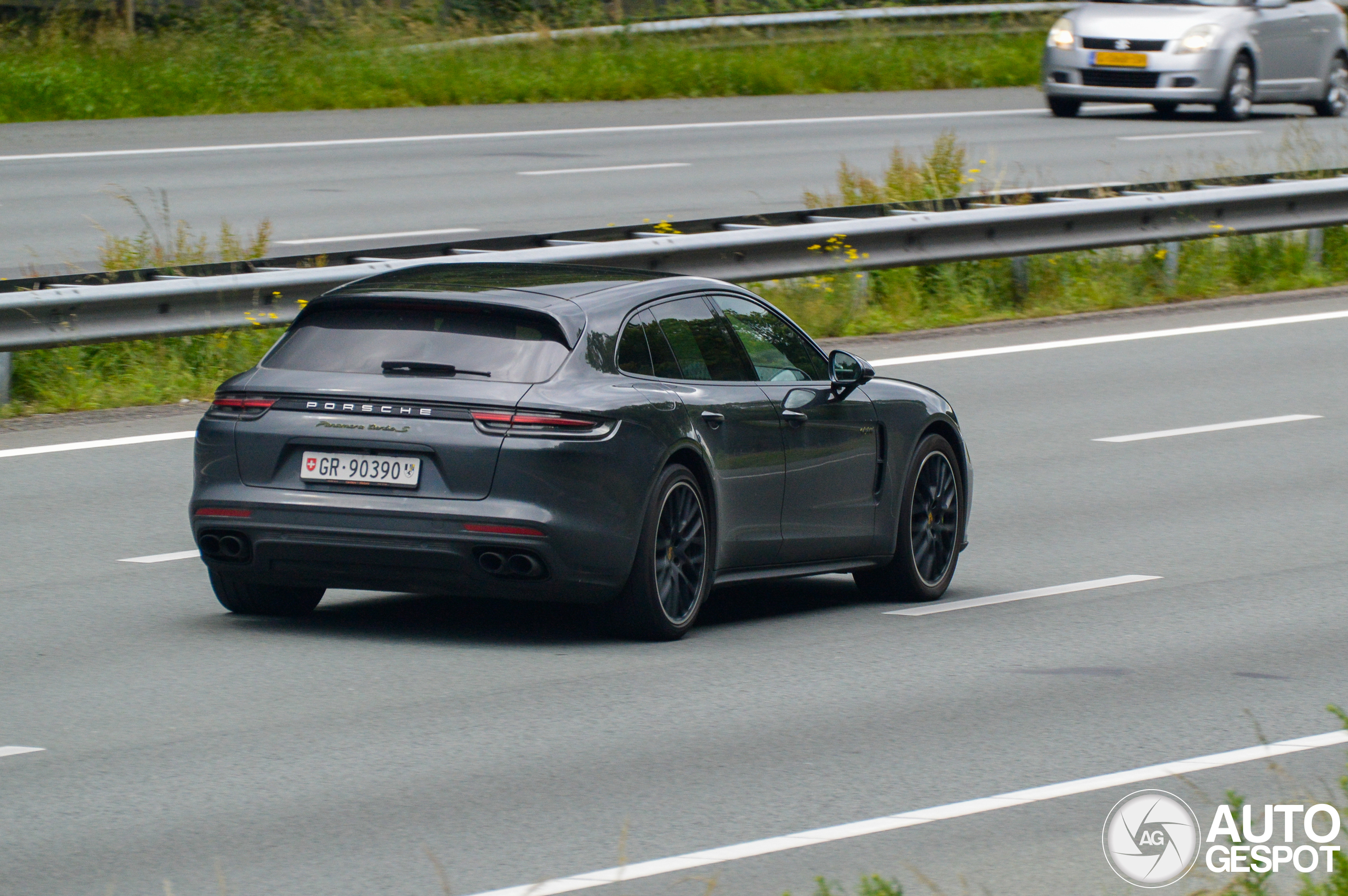 Porsche 971 Panamera Turbo S E-Hybrid Sport Turismo MkI - 03