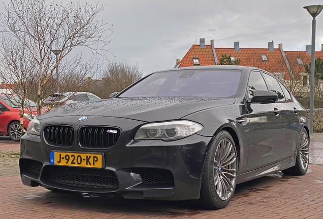 BMW M5 F10 2011