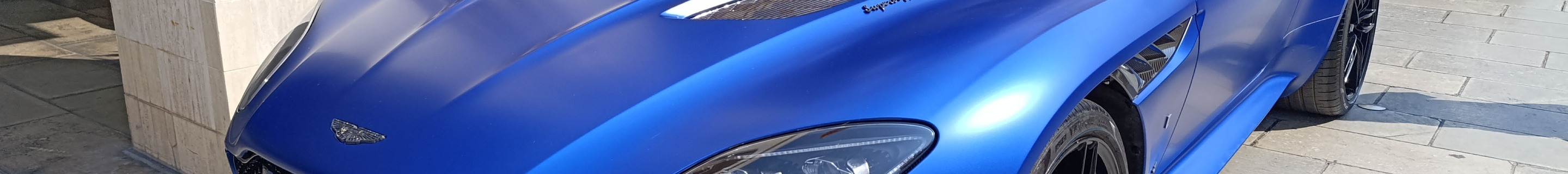 Aston Martin DBS Superleggera Volante