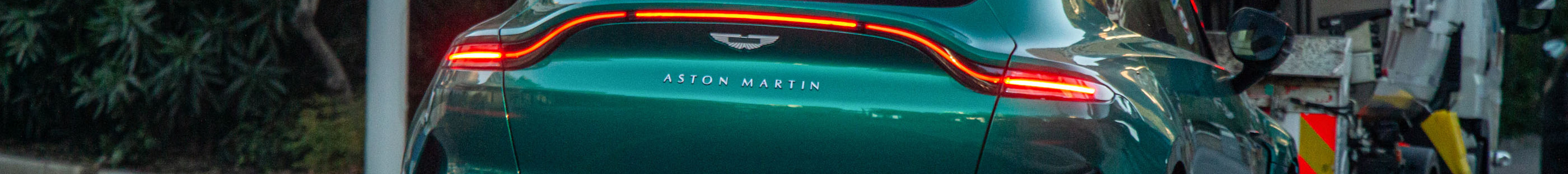 Aston Martin DBX707