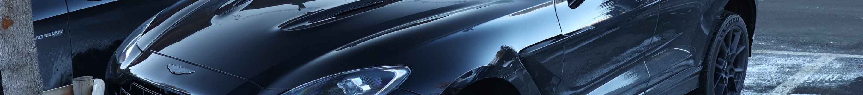 Aston Martin DBX707