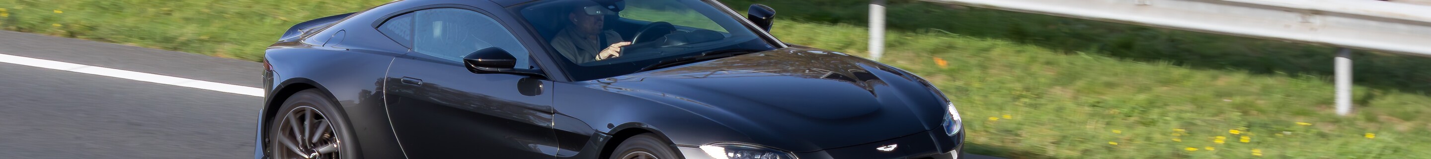 Aston Martin V8 Vantage 2018