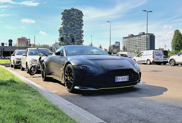 Aston Martin V12 Vantage 2023