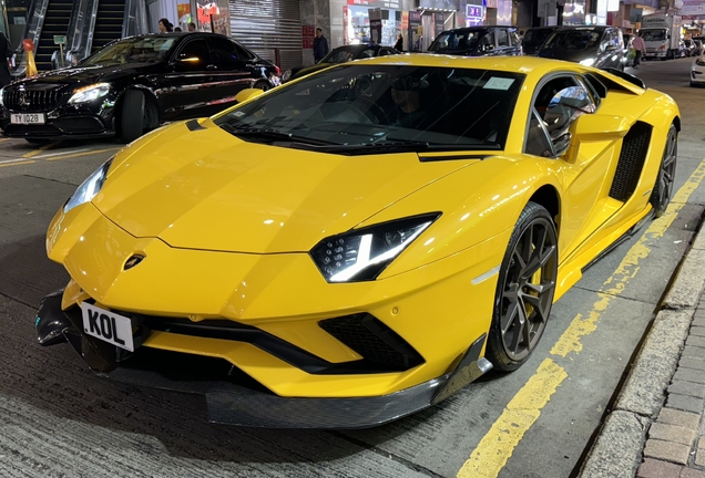 Lamborghini Aventador S LP740-4 Liberty Walk Performance Light Kit