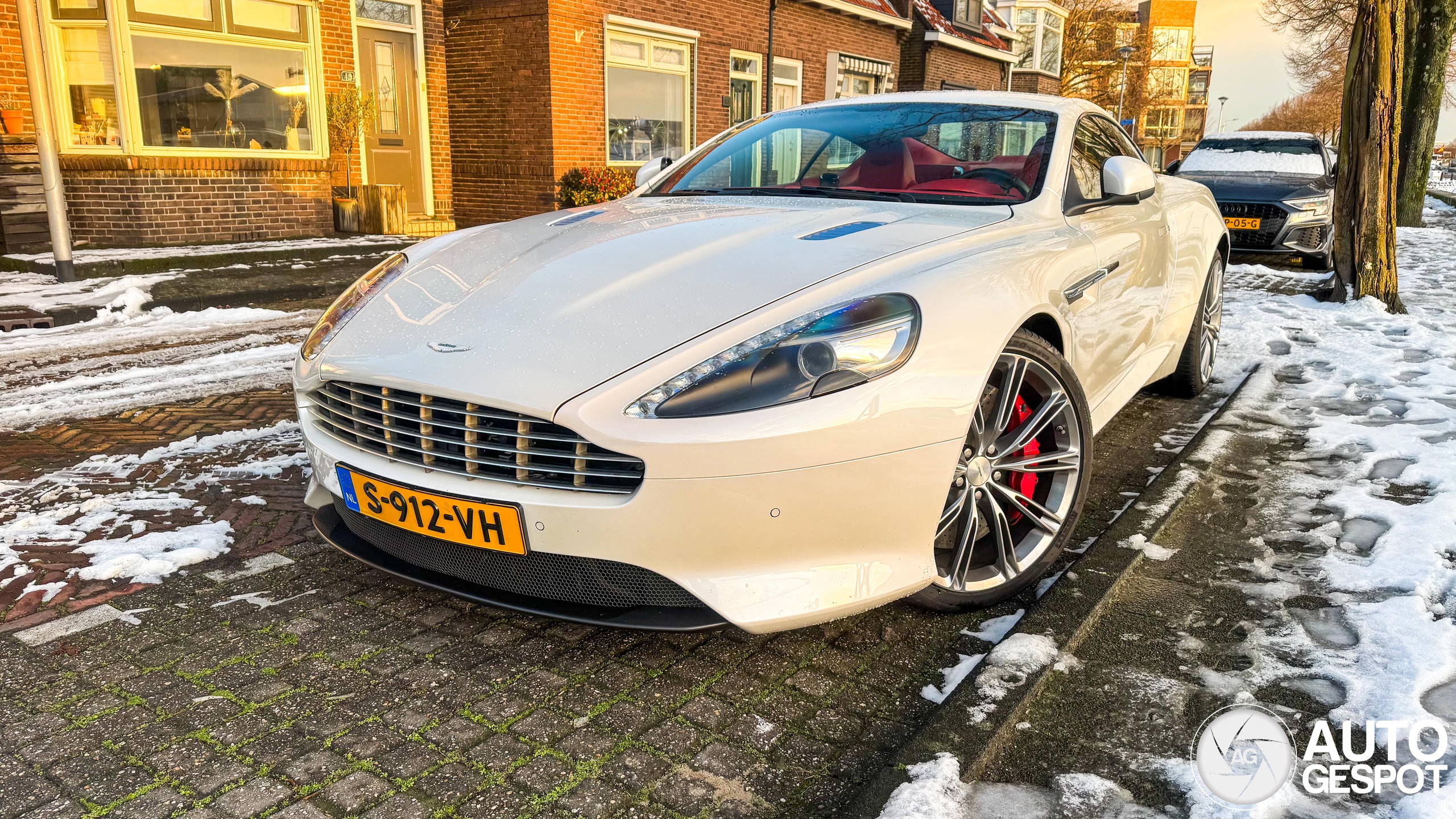 Supercars in de sneeuw gespot