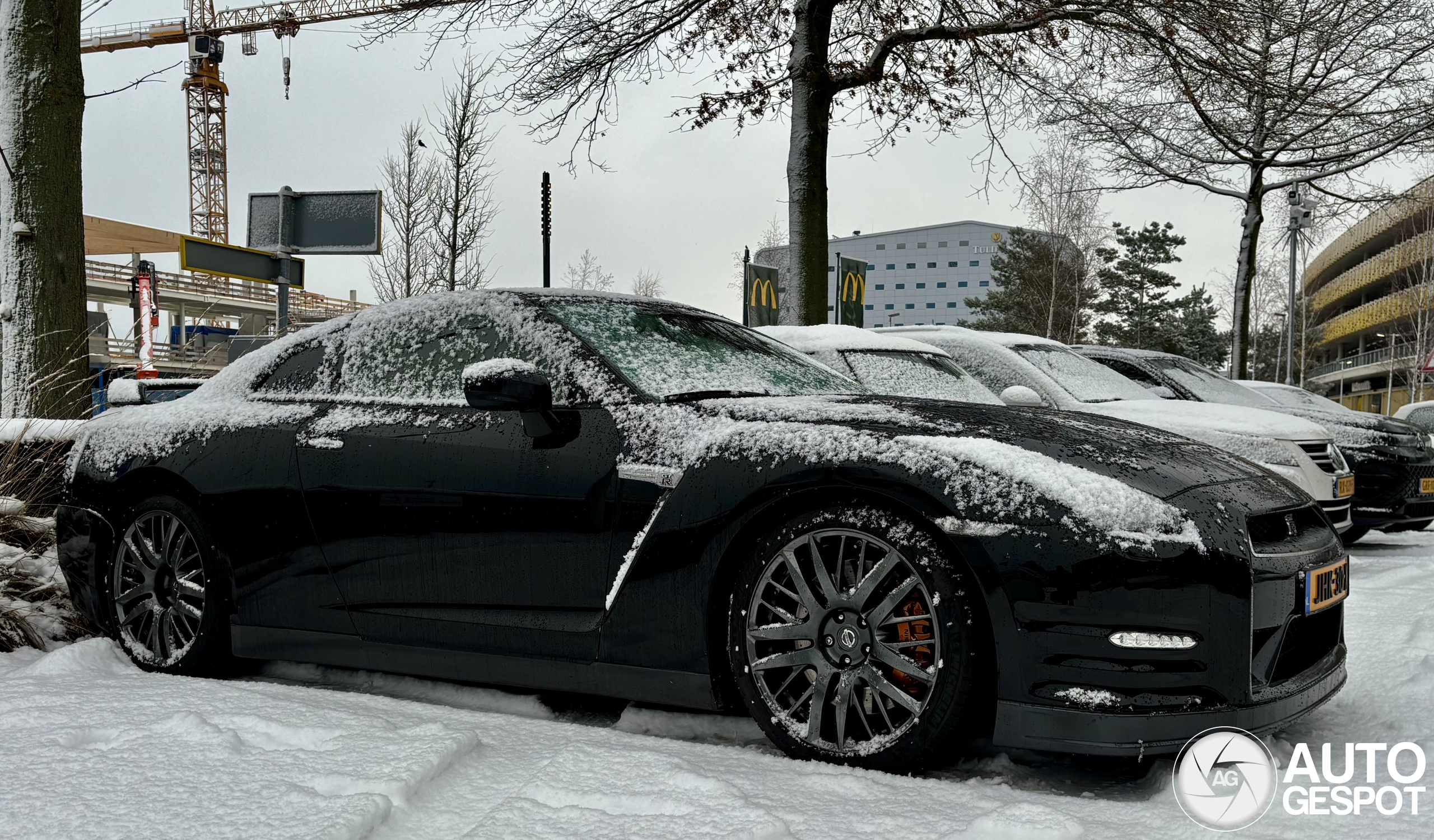 Supercars in de sneeuw gespot