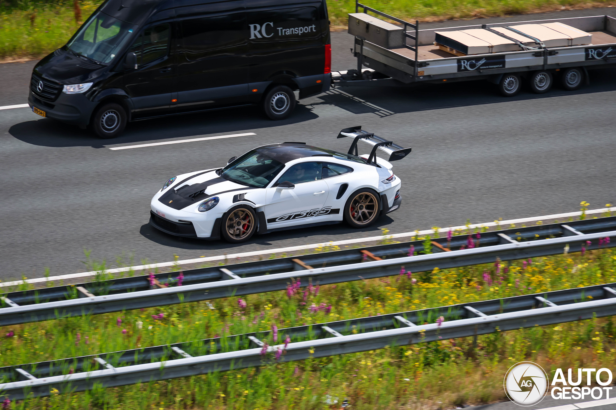けいページ Porsche 992 GT3 RS MkI Weissach Package - 05 January 2026 - Autogespot