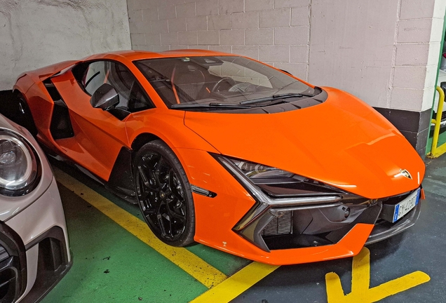 Lamborghini Revuelto