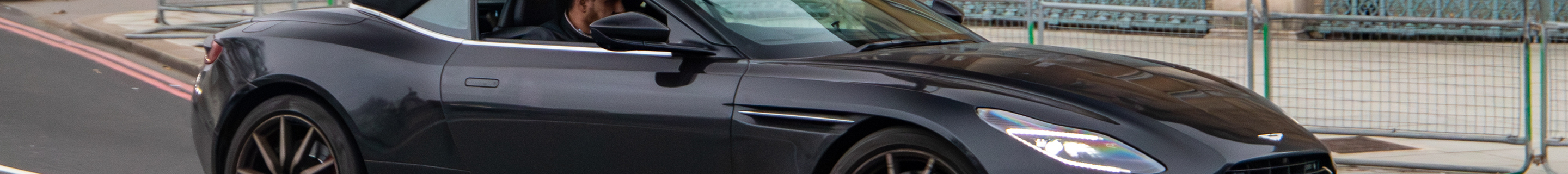 Aston Martin DB11 V8 Volante