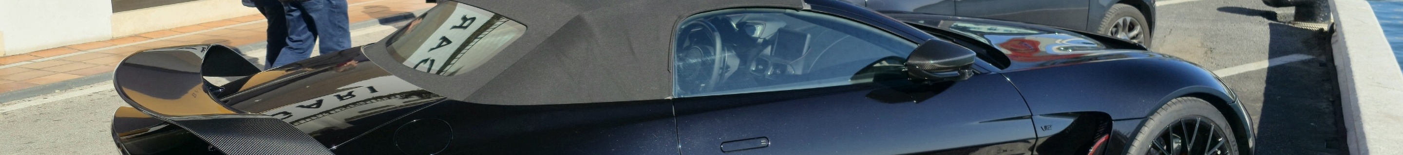 Aston Martin V12 Vantage Roadster 2023