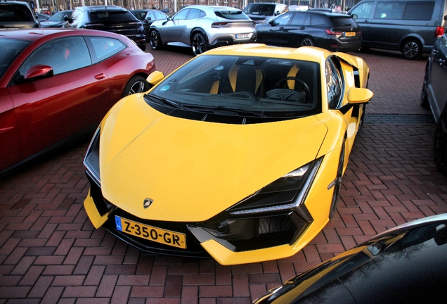 Lamborghini Revuelto