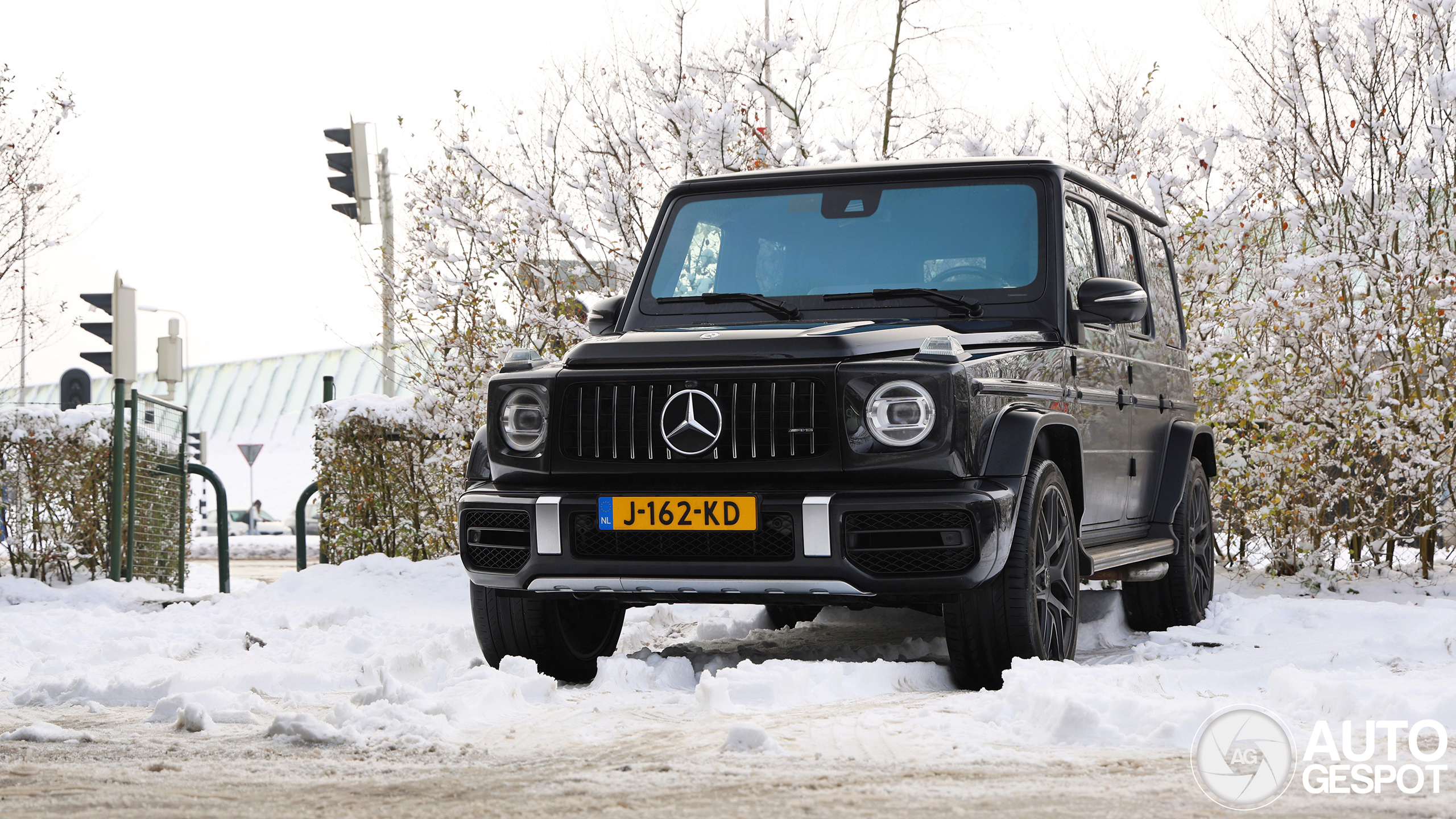 Nederlandse SUV's trotseren een laagje sneeuw