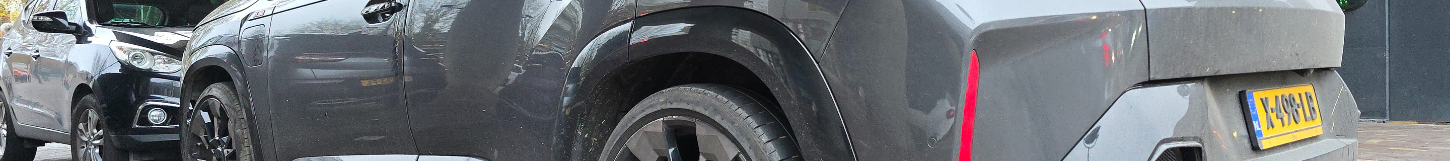 BMW XM G09 Label Red