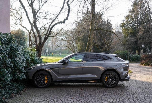 Aston Martin DBX707