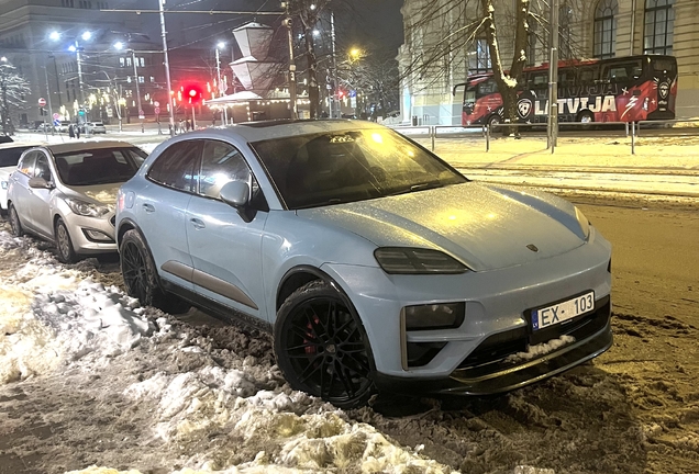 Porsche Macan EV Turbo