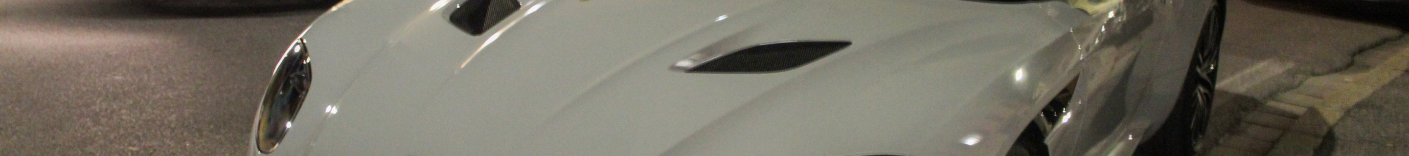 Aston Martin DBS Superleggera Volante