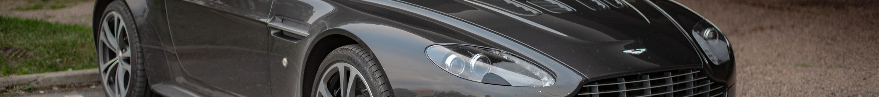 Aston Martin V12 Vantage