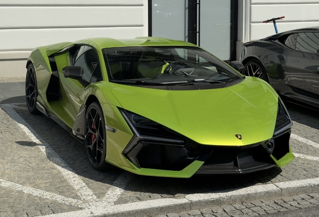 Lamborghini Revuelto