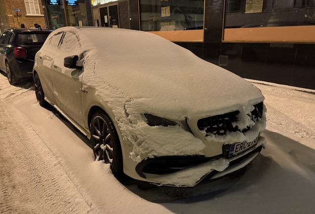 Mercedes-AMG A 45 W176 2015