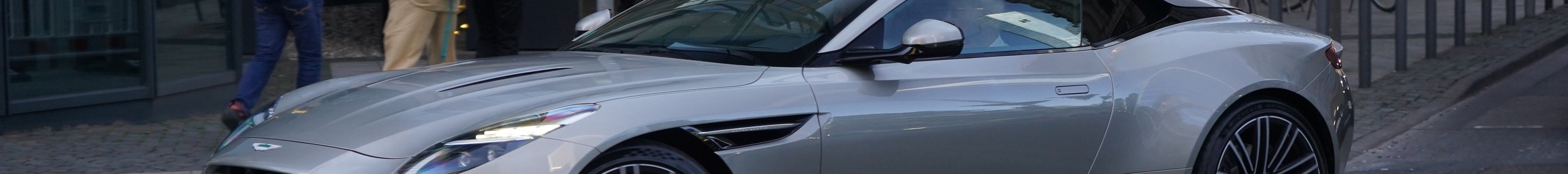 Aston Martin DB12