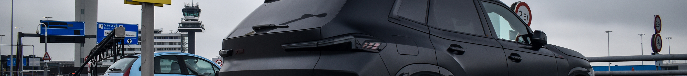 BMW XM G09 Label Red