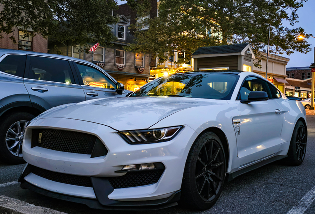 Ford Mustang Shelby GT350R 2015