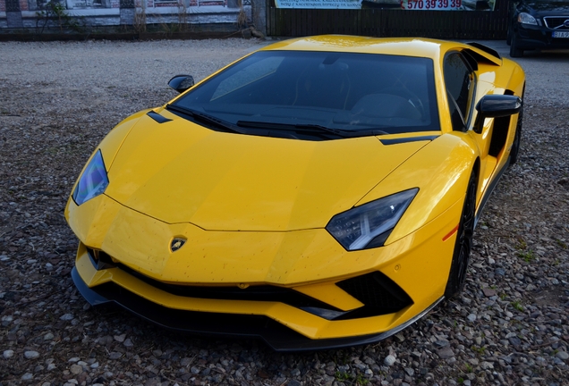 Lamborghini Aventador S LP740-4