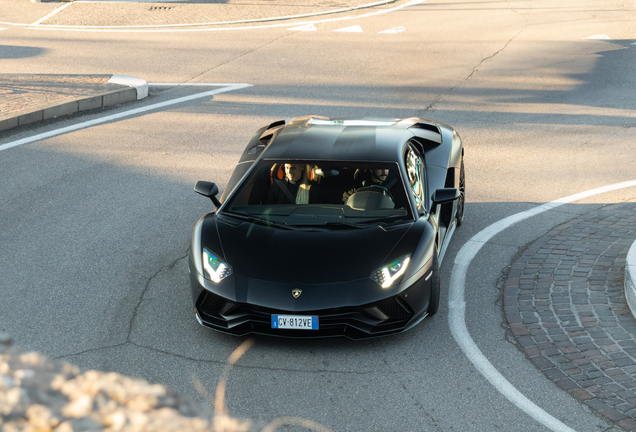 Lamborghini Aventador S LP740-4