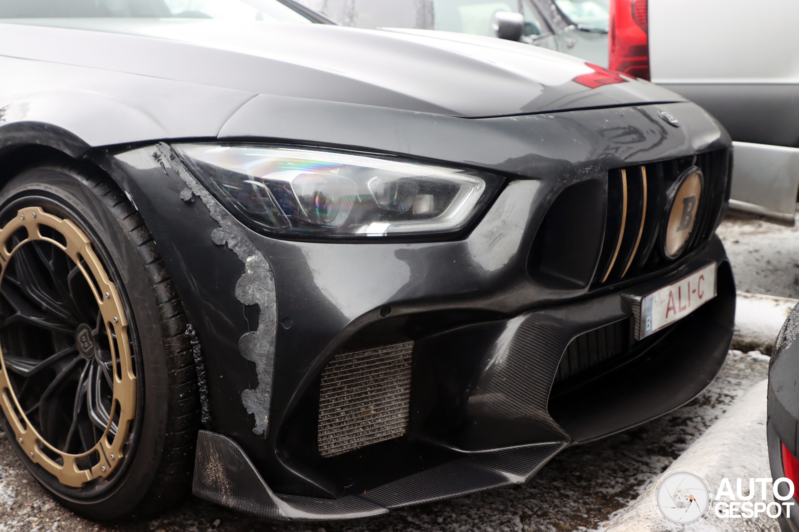 Was deze Mercedes-AMG GT 63 slachtoffer van de gladheid?