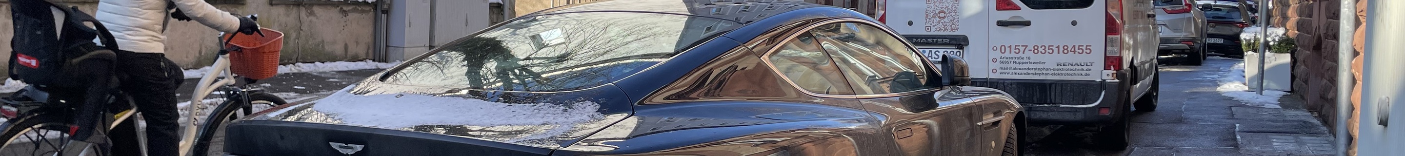 Aston Martin DB9